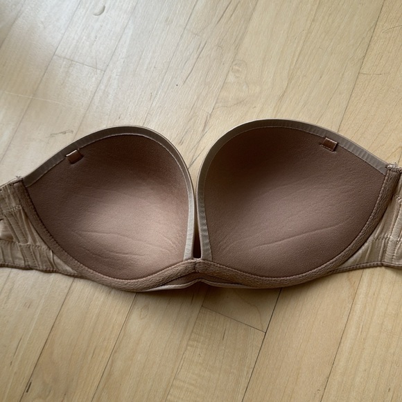 Victoria’s Secret “ very sexy” strapless bra - Picture 4 of 4